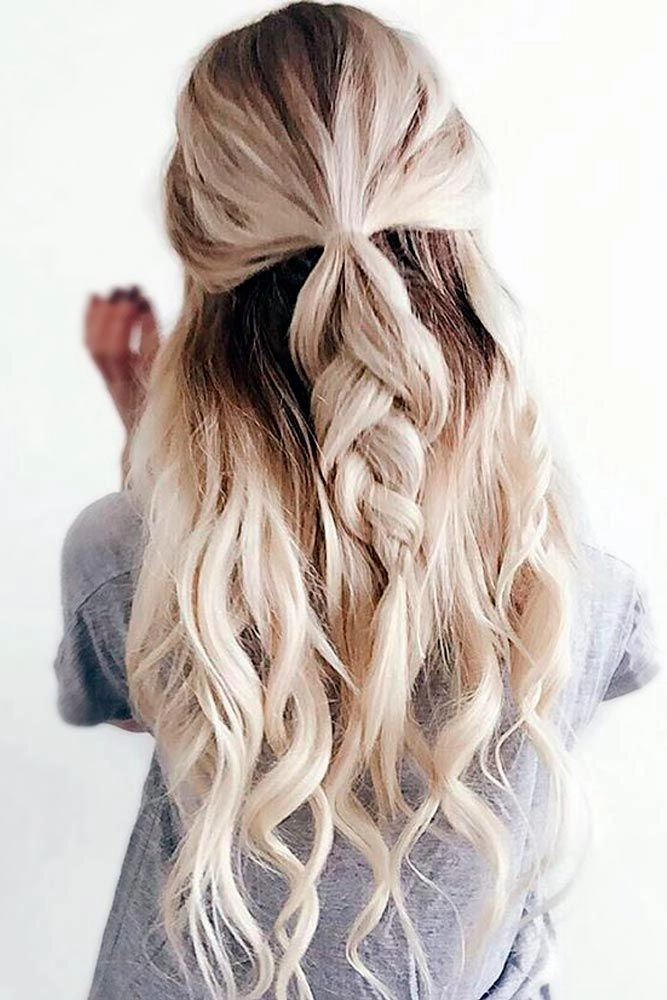 Easy romantic hairstyle to calm pre-date nerves Simple first date hairstyle for beginners with soft waves