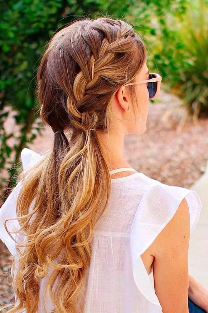 Simple braid hairstyle perfect for a nervous first date A loose braided first date hairstyle for nervous beginners