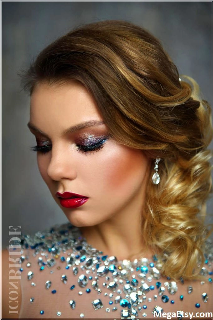 Evening hairstyle that highlights facial features for a date night look