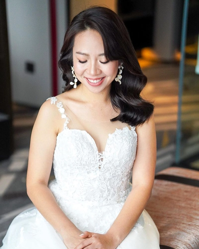 Glamorous side swept curls for a Valentine's date night hairstyle