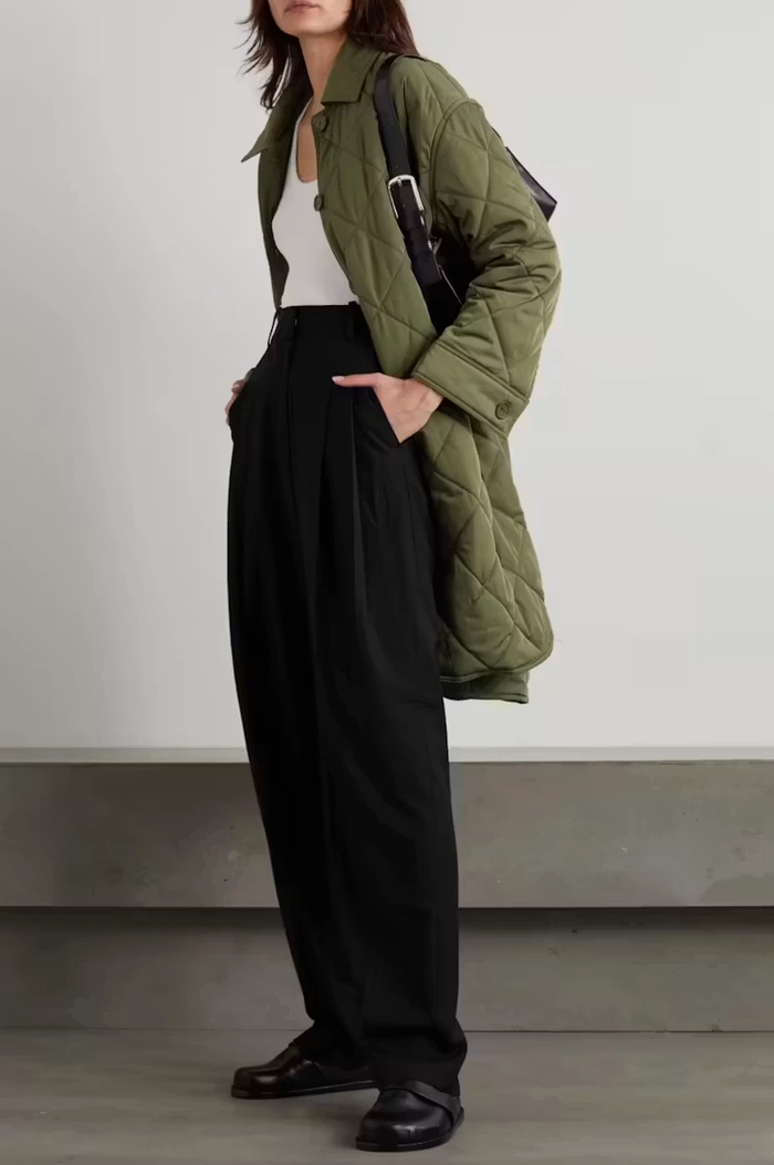Simple yet chic millennial minimalist updo for date night Millennial minimalist date night updo hairstyle, sleek and elegant for a romantic evening