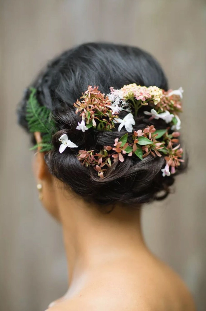 A beautiful romantic updo adorned with fresh flowers for your perfect date night look Romantic updo with fresh flowers for a date night hairstyle