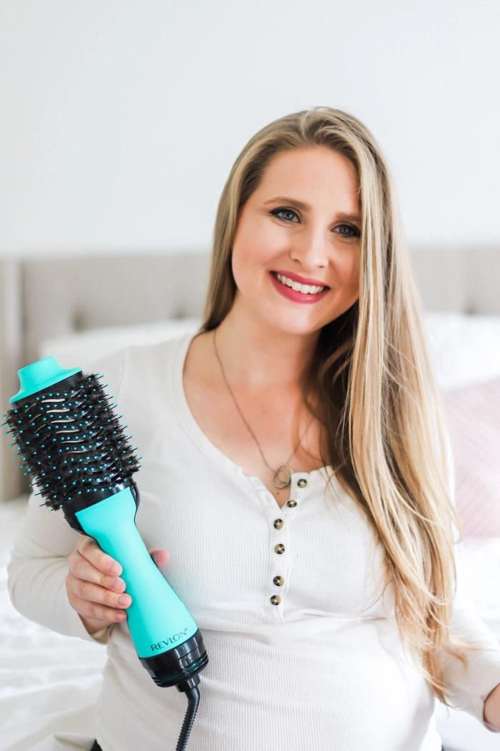 Step-by-step guide for a gorgeous DIY blowout perfect for your next date night achieve salon quality date night blowouts at home with this easy styling technique