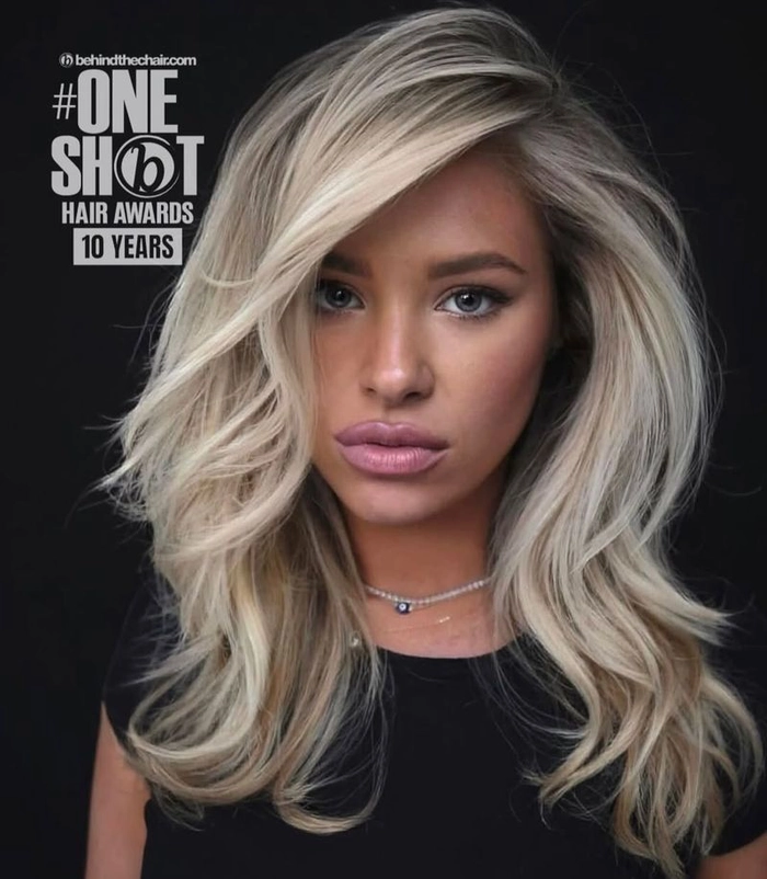 Tousled beach waves perfect for a romantic summer date night Romantic tousled beach waves for a summer date night look