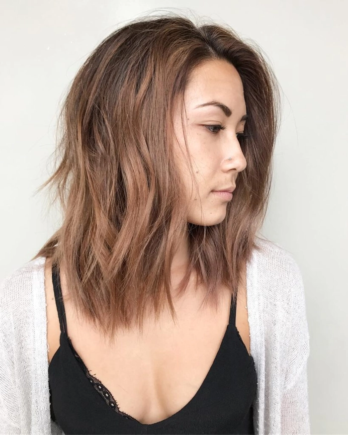 Date Night Hair: Tousled Beach Waves for Summer Date Nights - Image 9 Effortless tousled beach waves perfect for a romantic summer date night