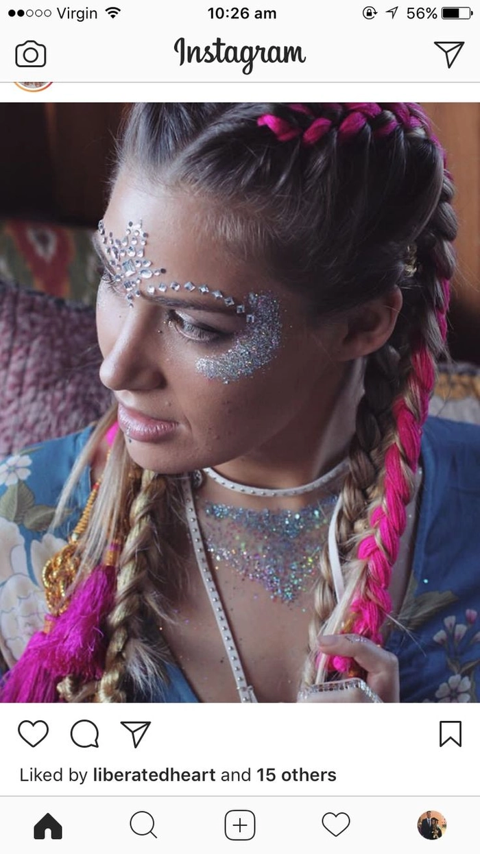 Festival hairstyle with shimmering glitter highlights and loose waves