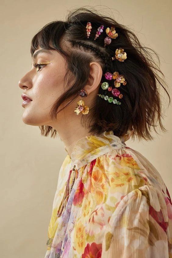 Creative Lollapalooza hairstyles for an unforgettable festival look Festival-goer with a colorful Lollapalooza hairstyle incorporating braids and flowers