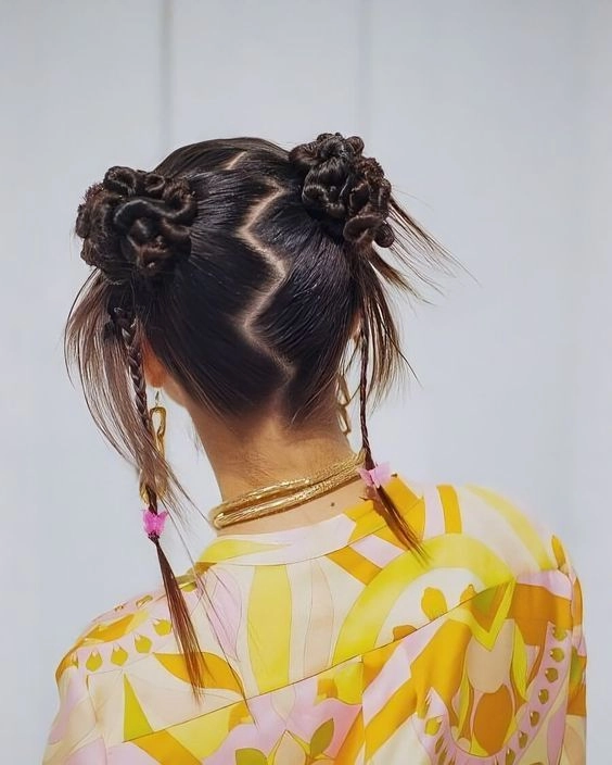 Y2K festival hairstyle with bright butterfly clips and crimped texture A young woman with colorful butterfly clips and crimped hair at a Y2K festival
