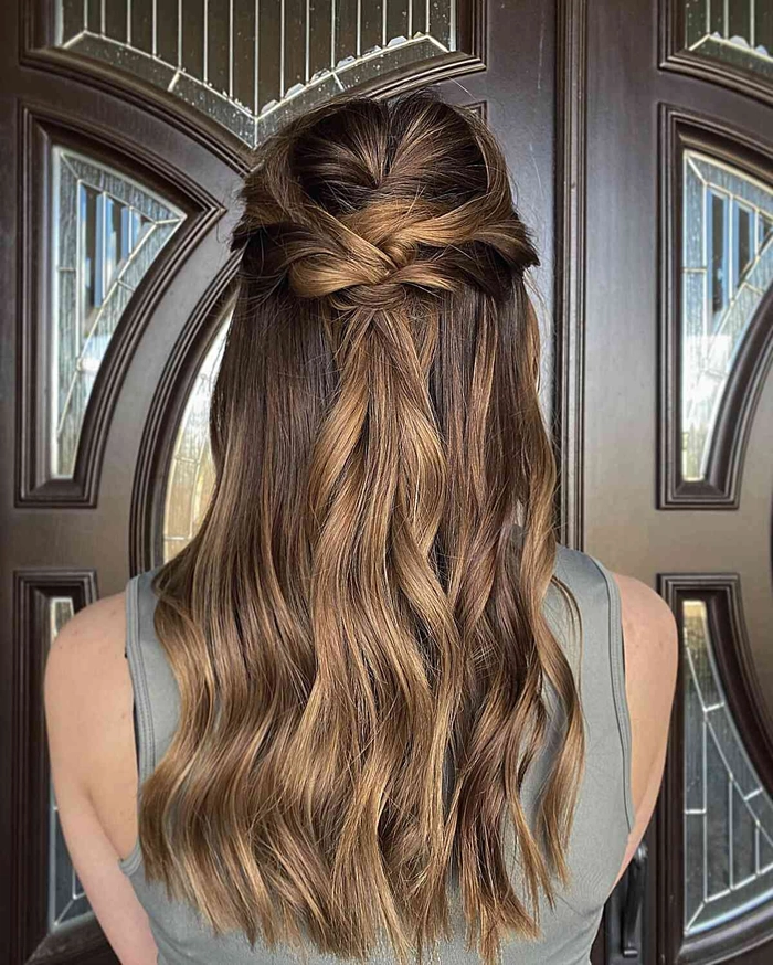 Beautiful beach graduation hairstyle with loose waves and floral accessories