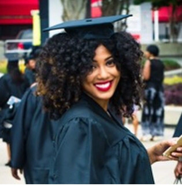 Curly hair graduation style with natural volume and tucked-in curls under the cap Graduation hairstyle for curly hair with defined ringlets and a graduation cap