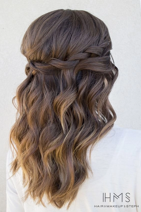 Medium Length Graduation Waves Elegant graduation hairstyle with soft waves for medium length hair