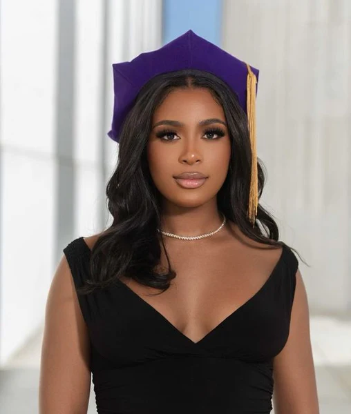 Natural black hair graduation style with defined curls and cap placement Graduation hairstyle for natural black hair with elegant curls and cap