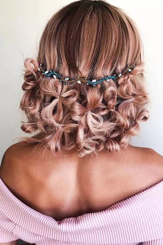 Graduation hairstyle for short hair featuring soft waves and a pearl headband