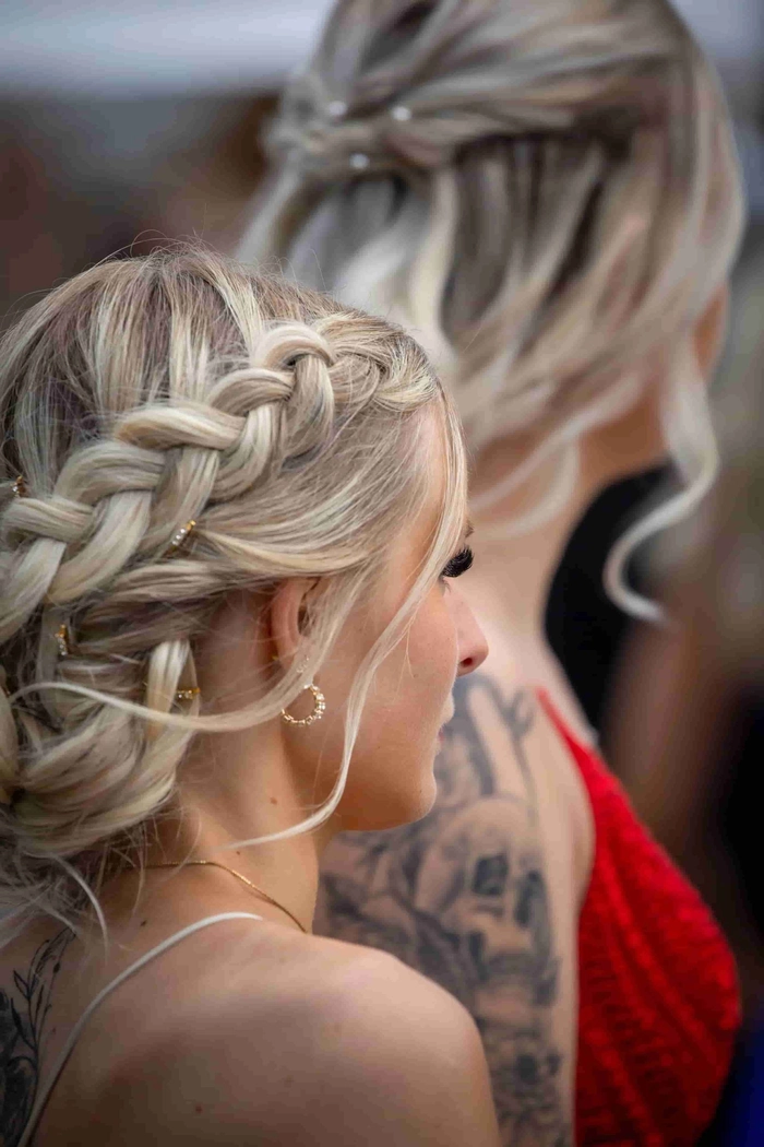 Elegant graduation updo with fresh floral accents for a timeless look Graduation hairstyle with delicate white flowers woven into an elegant updo