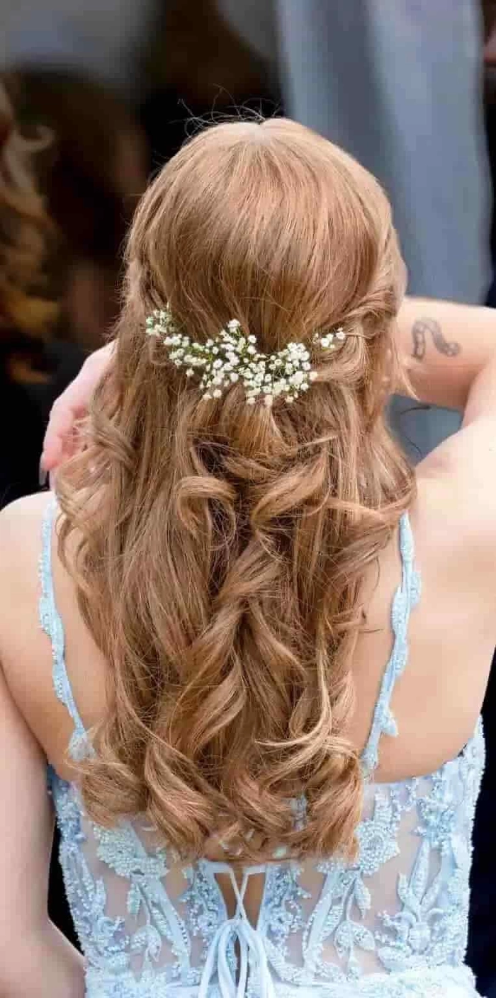 Graduation hairstyle for recently dyed hair pinned back with soft waves and a cap