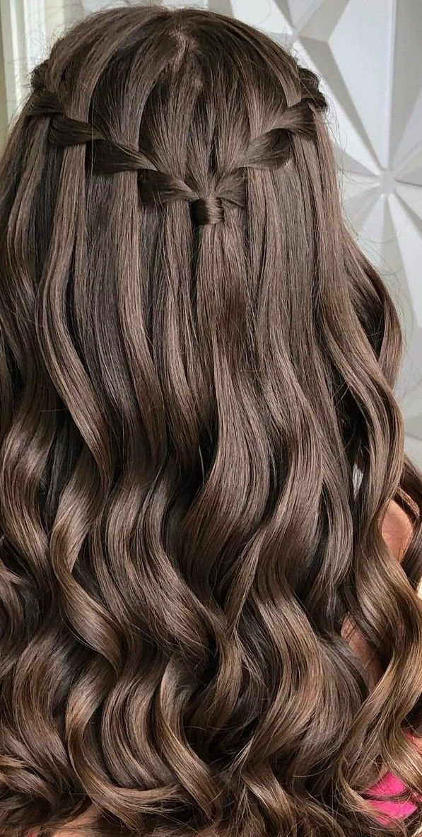 Hairstyles to Wear with a Graduation Cap - Graduation Hairstyle Idea Number 4 Elegant updo hairstyle with graduation cap, showing curled bun and side tendrils