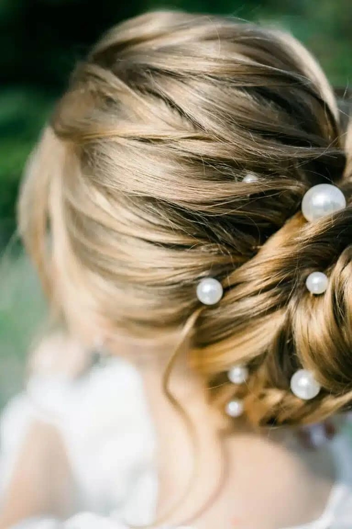 Sleek graduation hairstyle with minimalist gold hair accessories