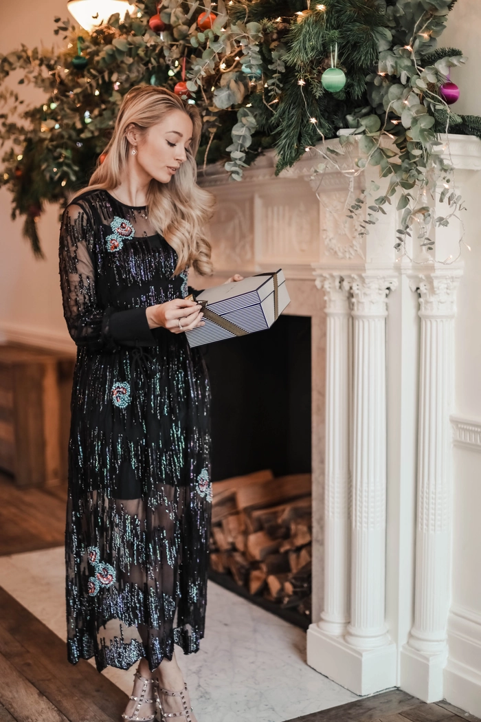 Festive silk press look for Christmas parties with smooth, glossy hair and glamorous holiday styling Elegant silk press hairstyle with shiny straight hair and festive holiday accessories for a Christmas party