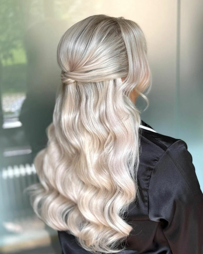 Glamorous Hollywood waves hairstyle for a New Year's Eve party