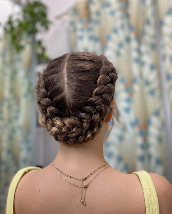 matching bridesmaid braid styles for December ceremonies, holiday hairstyle inspiration