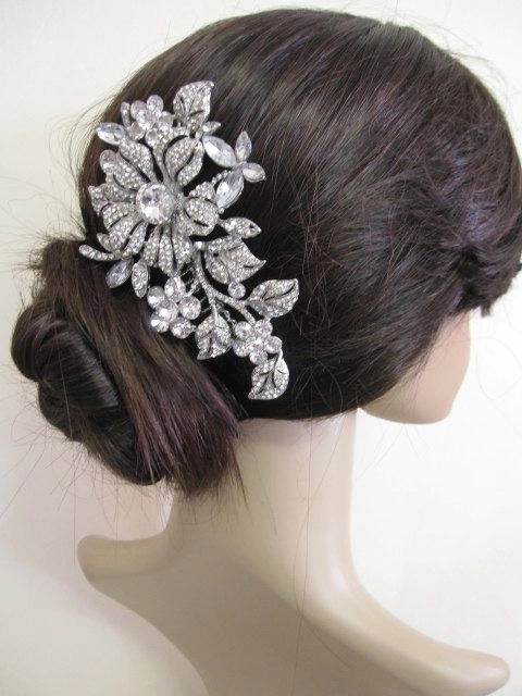 How to position a rhinestone hair comb for a holiday gala updo Elegant rhinestone hair comb placed in an updo for a formal gala hairstyle