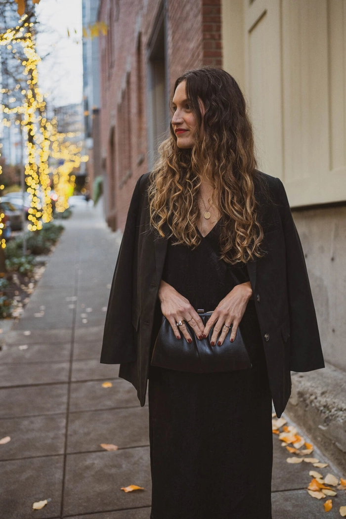 Sleek Top Knots for Minimalist Holiday Outfits