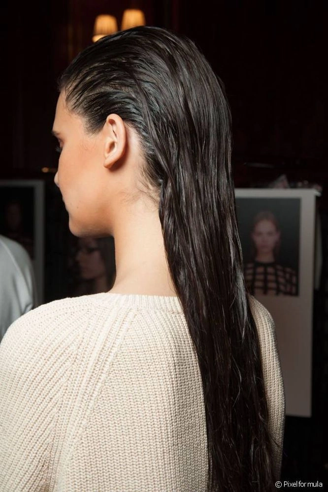 Holiday Villain Hair: Sleek Wet Look Inspiration