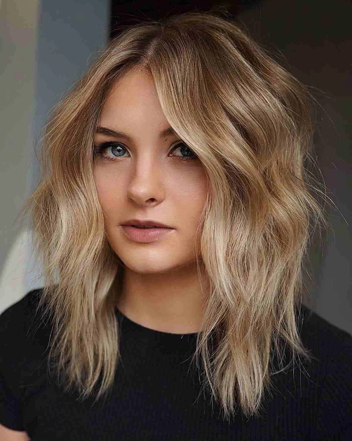 Chic textured lob hairstyle perfect for a Friendsgiving celebration