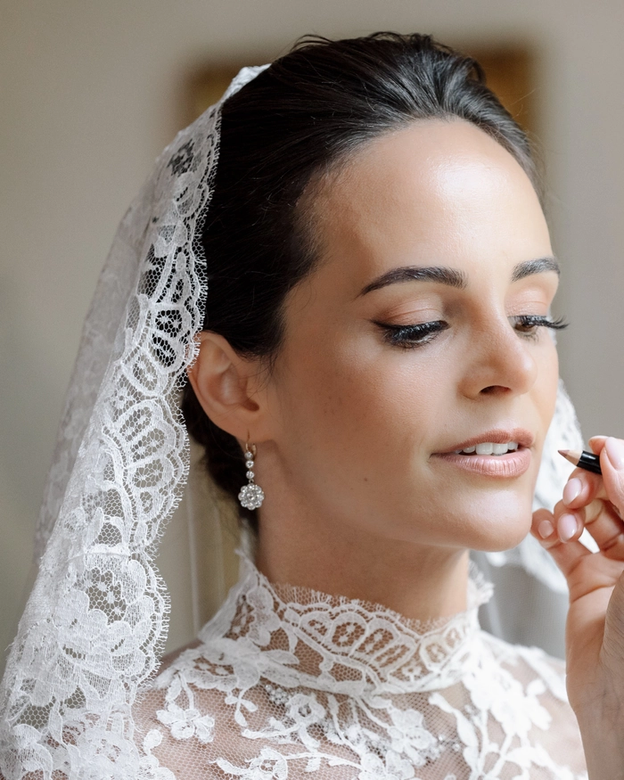 Winter Wedding Veil Placement for Festive Hair