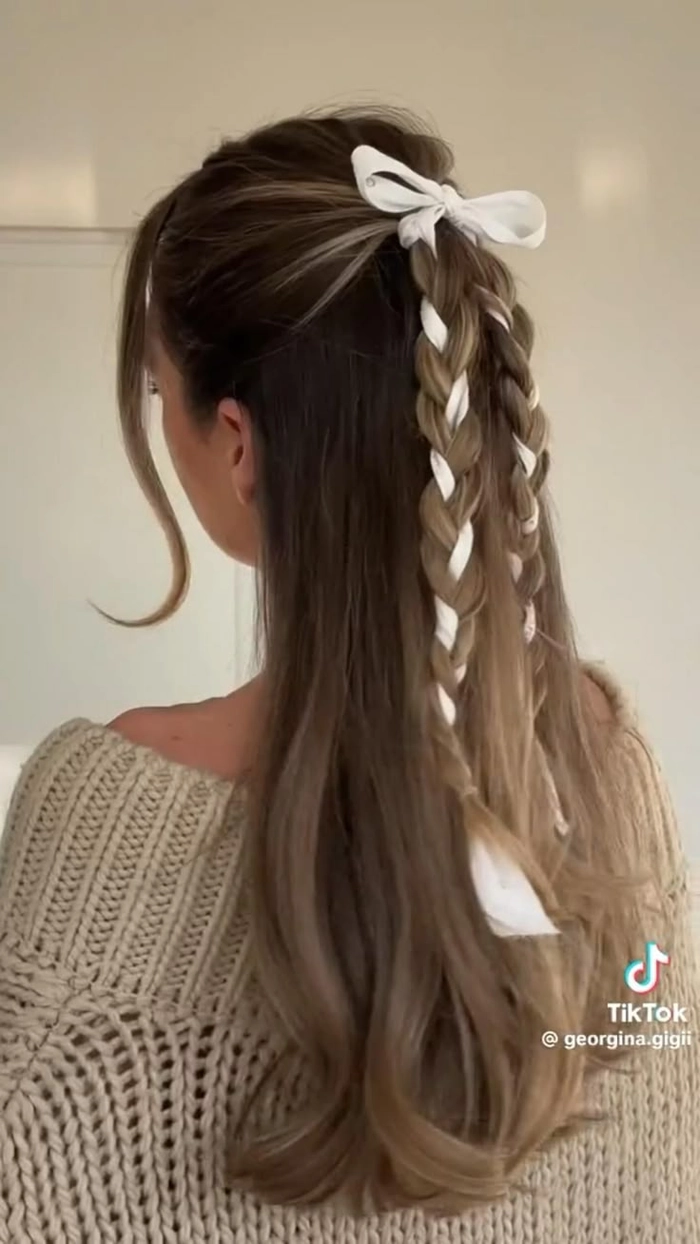 Velvet Ribbon Half Up Hairstyle – Festive Holiday Look Elegant half-up holiday hairstyle featuring a rich velvet ribbon bow
