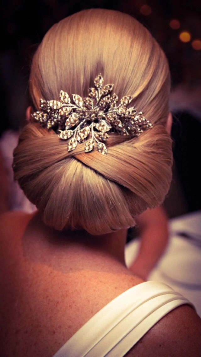 Elegant winter wedding chignon with sparkling hairpins and soft texture