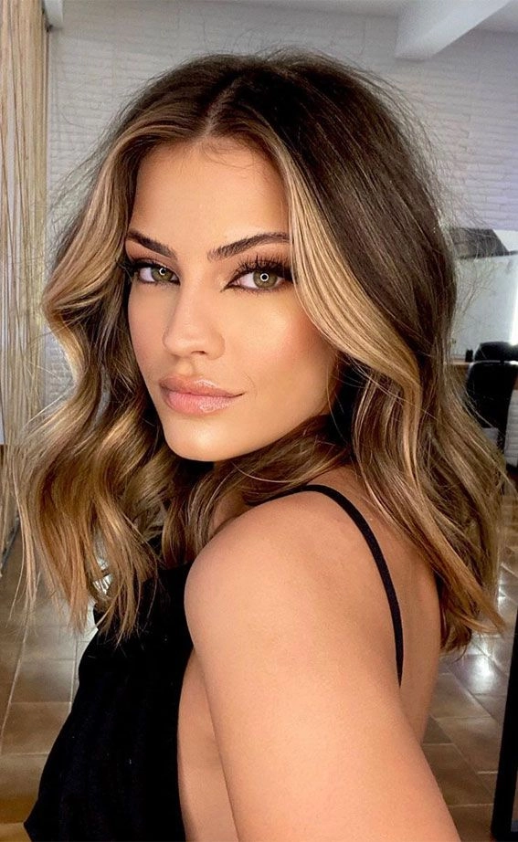 Textured lob hairstyle for an autumn birthday party