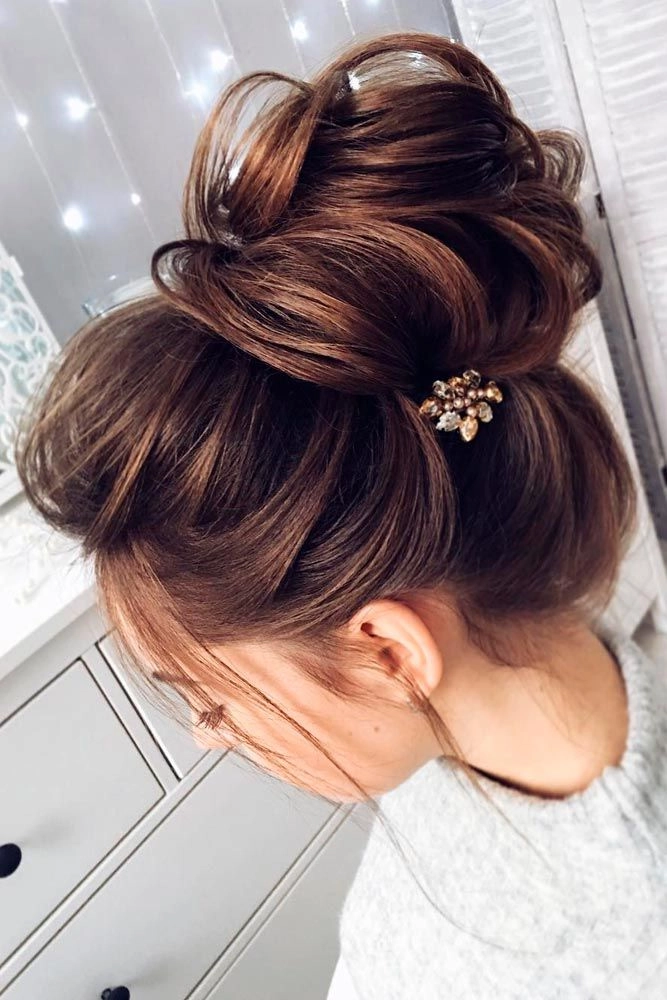 Elegant evening bun hairstyle for very long hair, party look