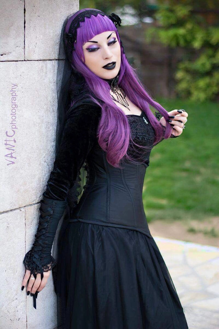 Elegant gothic prom hairstyle with dark lace accessories and black roses