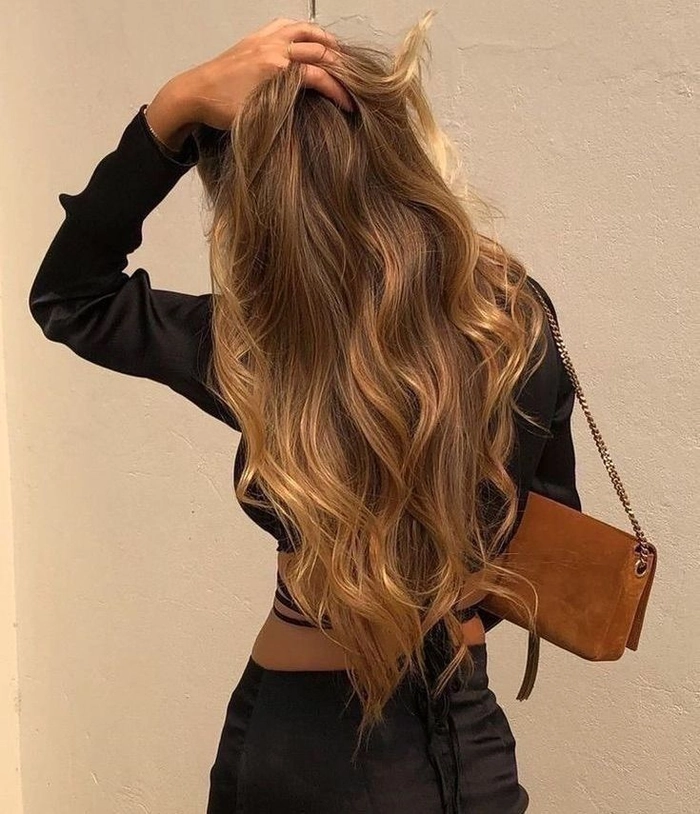Grunge party hair styled with messy texture and effortless attitude Messy grunge party hairstyle with textured waves and volume
