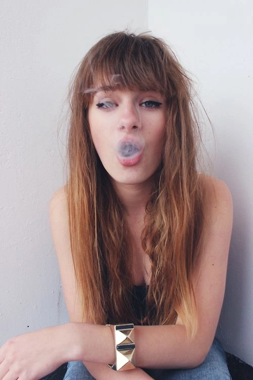 Grunge Party Hair with Messy Texture - Edgy Hairstyle for Parties Edgy grunge party hairstyle with messy texture and rebellious volume