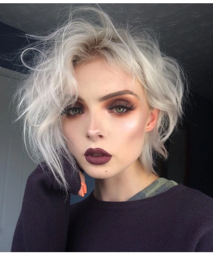 Messy grunge hair with textured waves for an edgy party look Grunge party hairstyle with messy texture and voluminous tousled layers