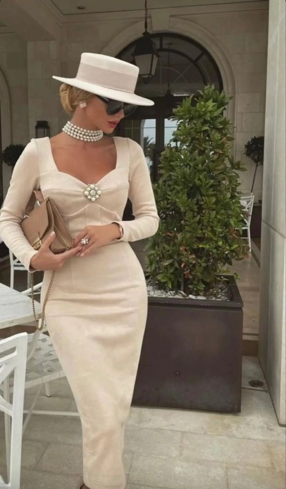 Elegant old money aesthetic evening chignon hairstyle for a party