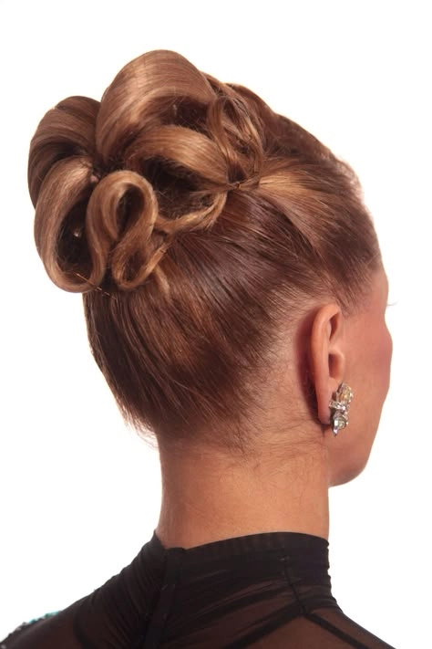 Long-Lasting Party Updos That Survive Dancing