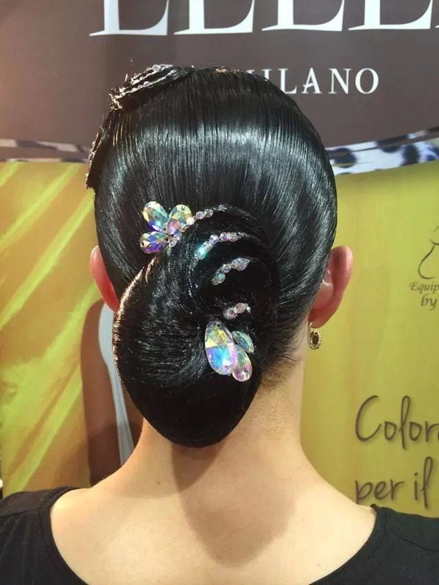 Long lasting party updo that survives dancing without falling apart