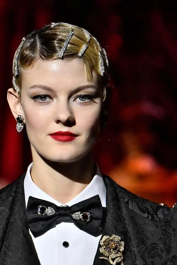 Bold rhinestone-studded party hair for a glamorous look A maximalist party hairstyle adorned with heavy rhinestone accessories