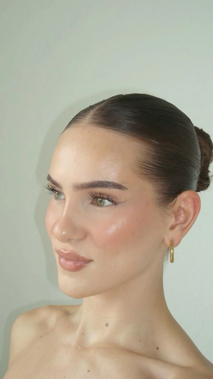 Sleek minimalist bun for formal party hairstyle Minimalist sleek party bun hairstyle for formal events