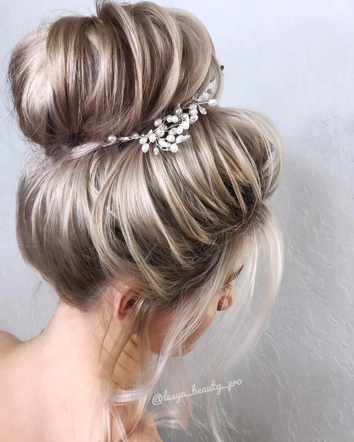 Prom hairstyles that accentuate sweetheart neckline dresses