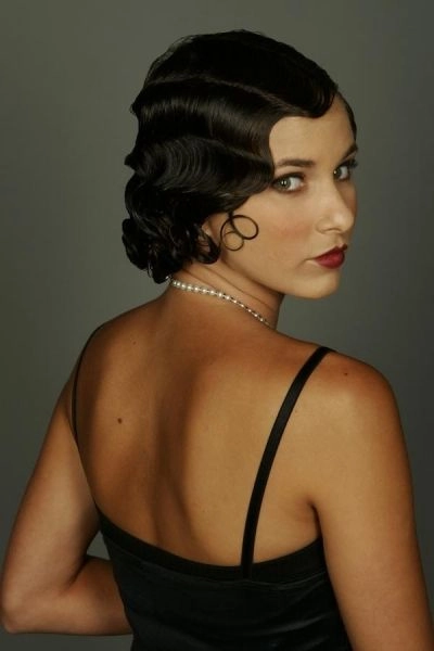 Finger Waves for a Vintage Gatsby Party