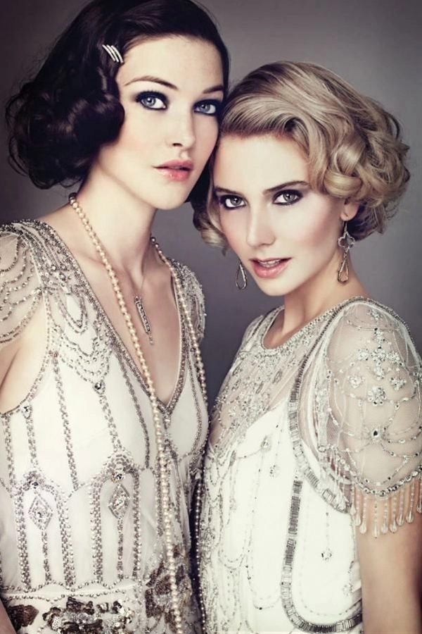 Vintage Great Gatsby party finger waves hairstyle with side swept waves