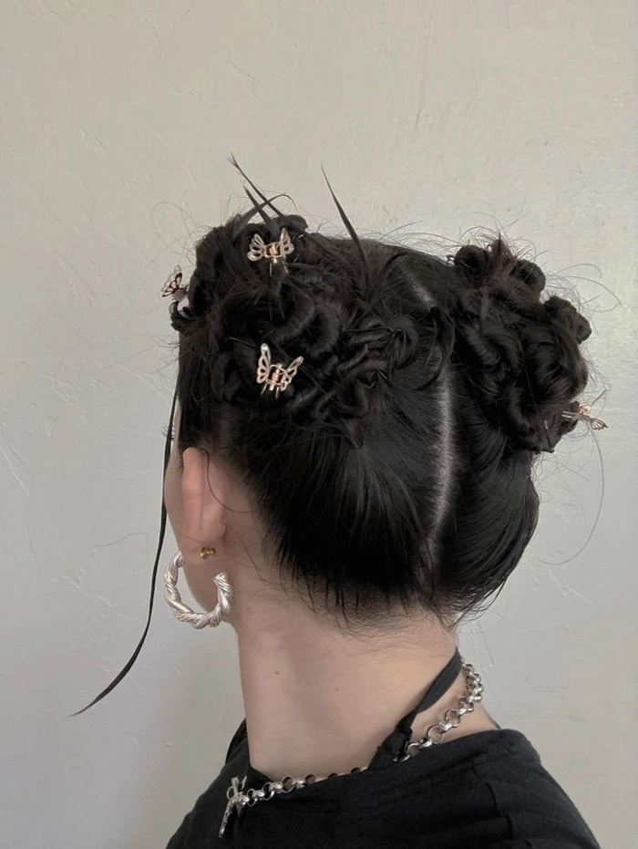 y2k inspired clubbing hairstyles with butterfly clips image
