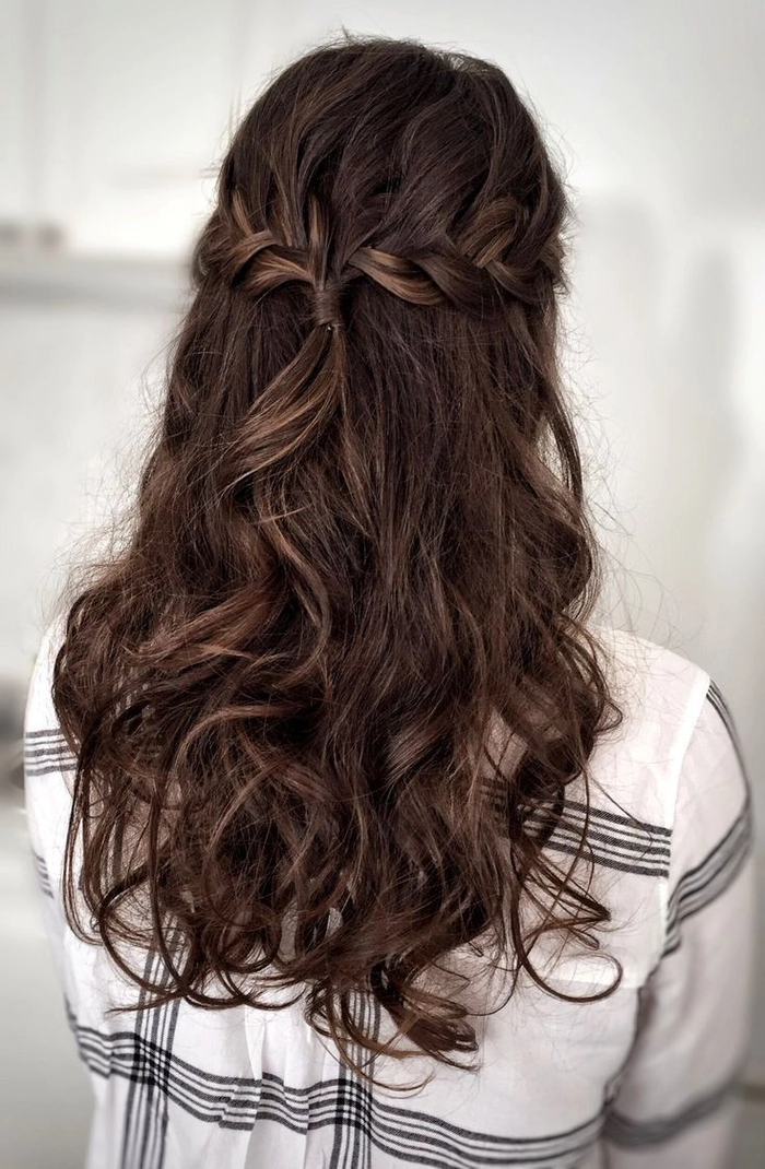 Effortless and elegant easy last minute prom hairstyle with loose curls
