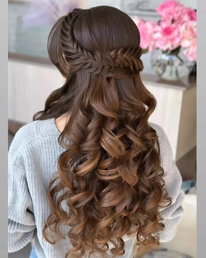 Stunning prom hairstyle designed to withstand humidity and keep you confident Elegant humidity resistant prom hairstyles perfect for a long-lasting look
