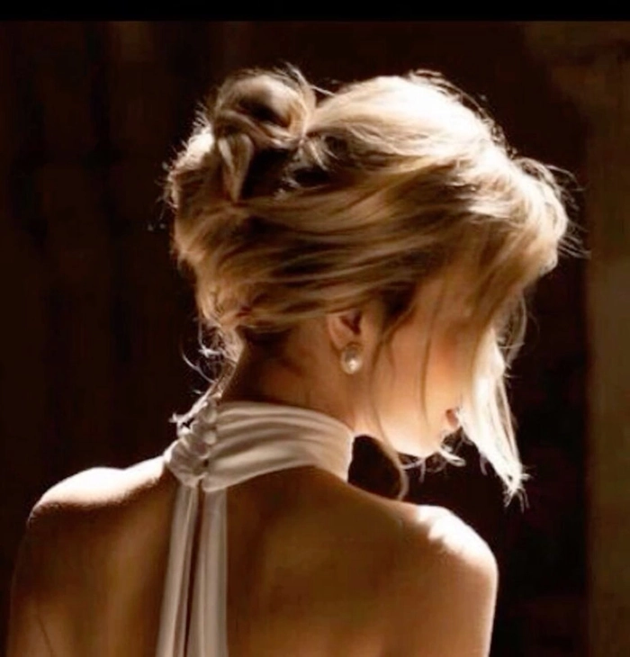 Timeless prom look featuring old money aesthetic hair styling ideas Elegant old money aesthetic prom hairstyle with soft waves and classic accessories