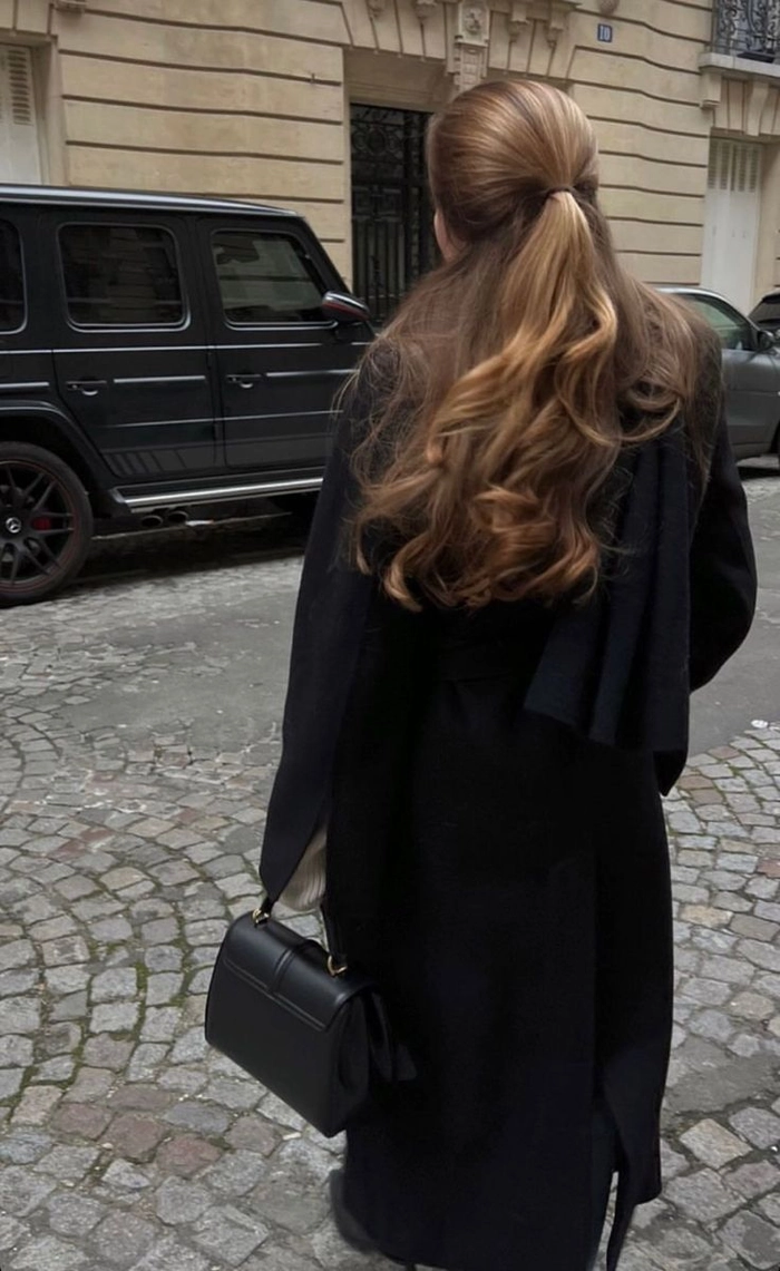 Timeless old money prom hairstyle inspiration for a sophisticated look Elegant old money aesthetic prom hairstyle with soft waves and classic accessories